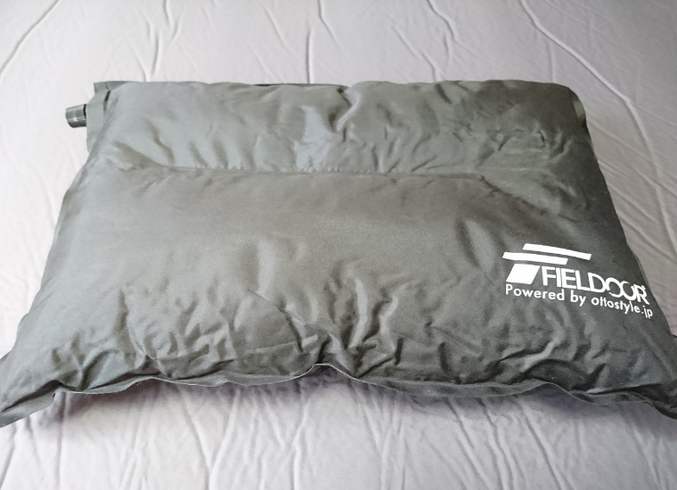 【FIELDOOR インフレータブルピロー】キャンプで快適に眠れる枕を画像付きで詳細レビュー！