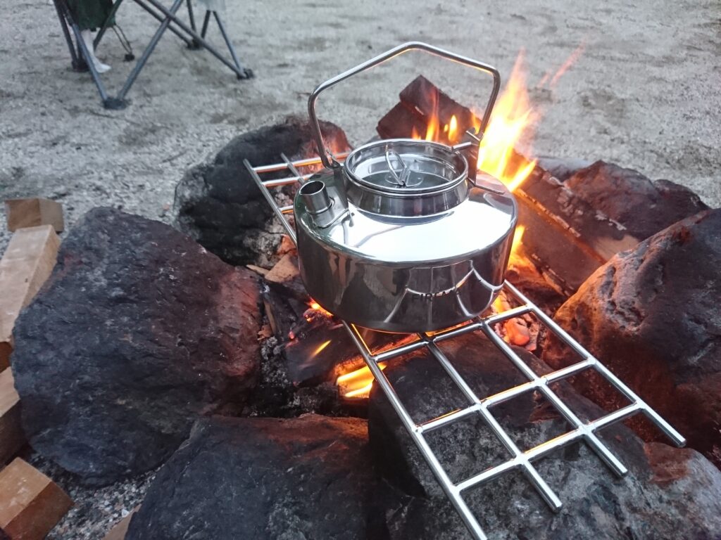 Fire-Maple「ANTARCTI ステンレスケトル」を使って直火でお湯を沸かす